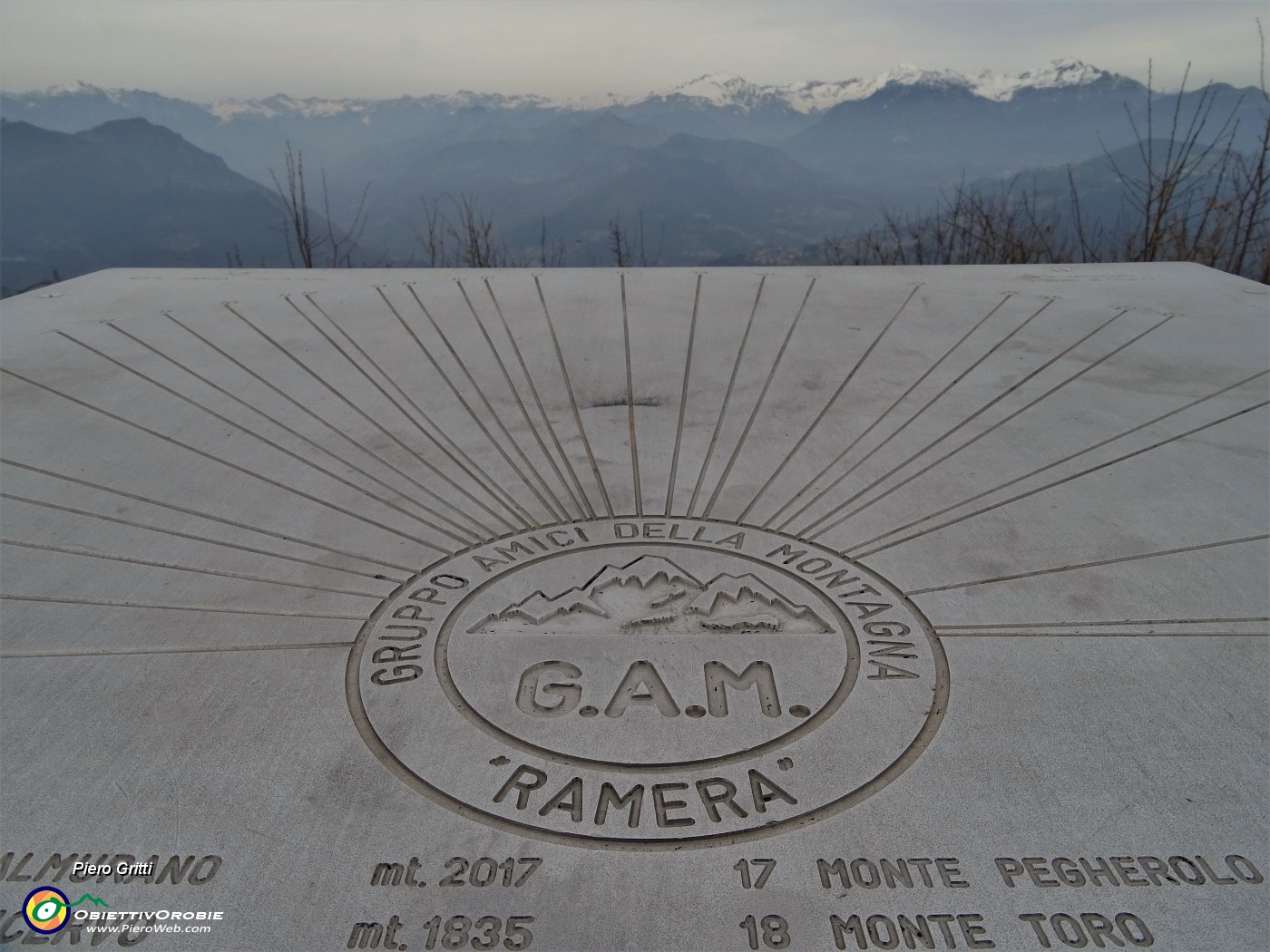 46 Orientamento verso le cime orobiche.JPG
